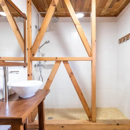 Castaway بيت شباب