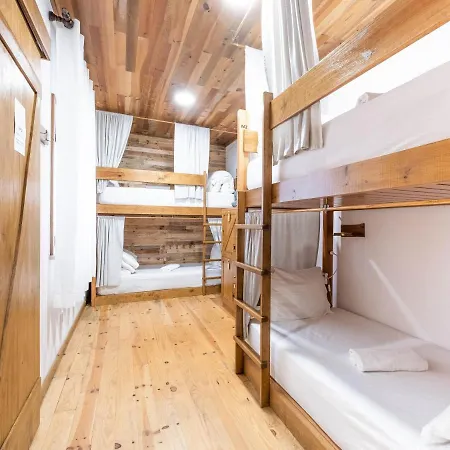 بيت شباب Castaway باليال