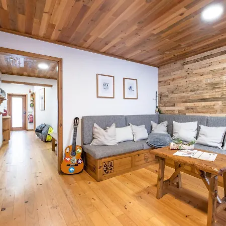 Castaway بيت شباب باليال