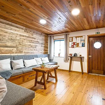 Castaway Hostel *